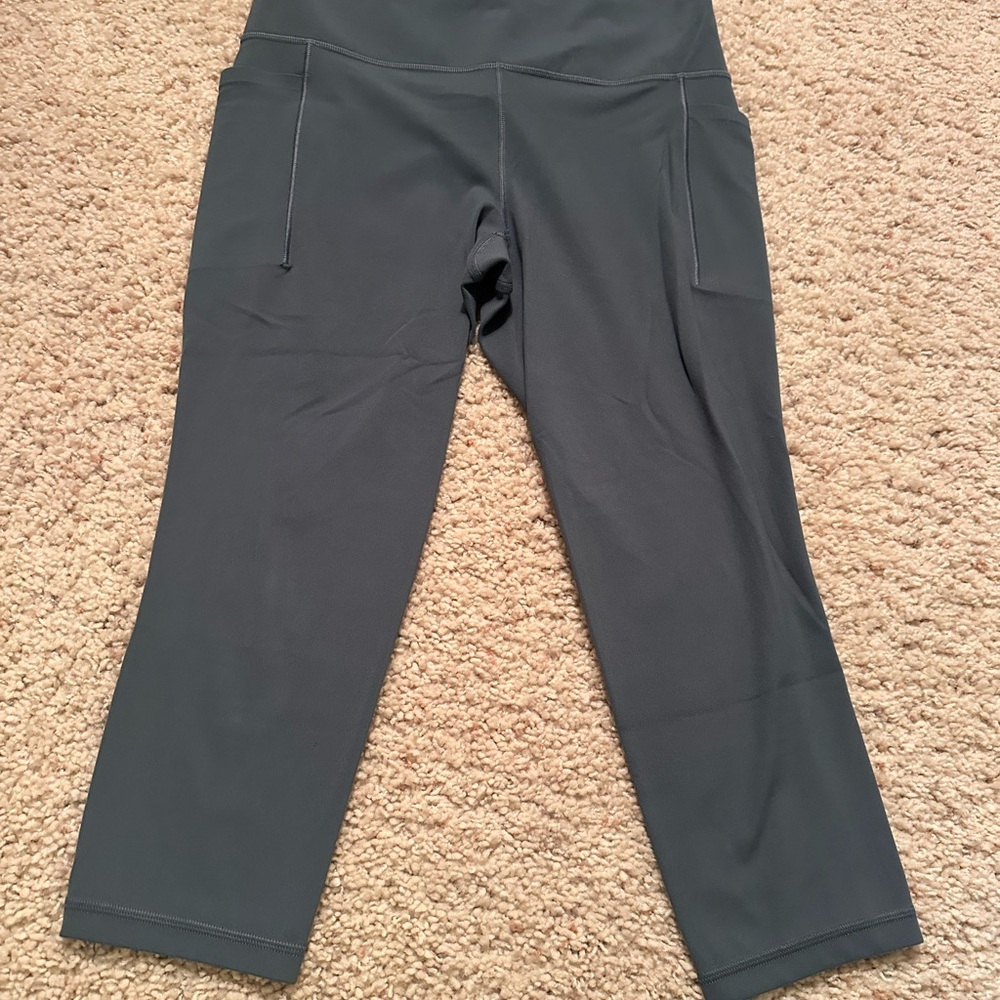 Athleta Salutation Stash Capri Leggings, Green, Medium